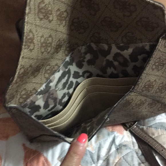 Guess purse - Picture 4 of 4